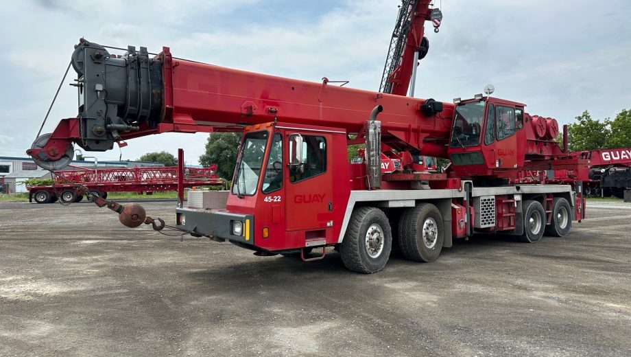 Telescopic truck crane - TMS700E - Grues Guay